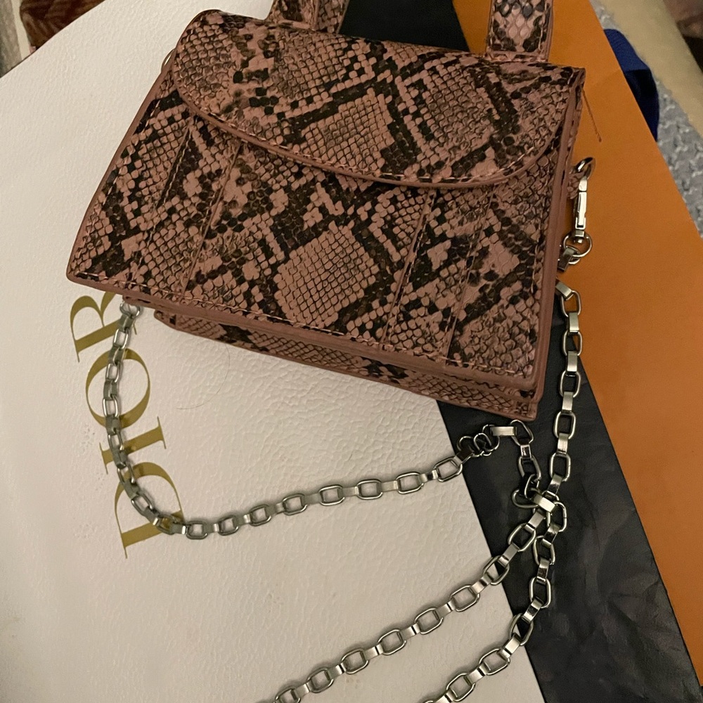 Mini leopard print bag . Brand Zara